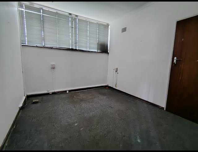 700M² WAREHOUSE TO LET IN DRIEHOEK